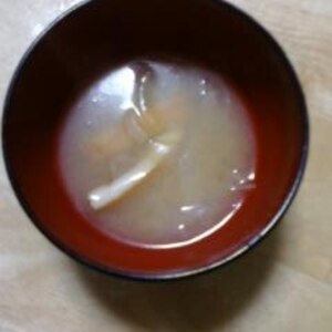 我が家の味噌汁★玉ねぎとさつま揚げ